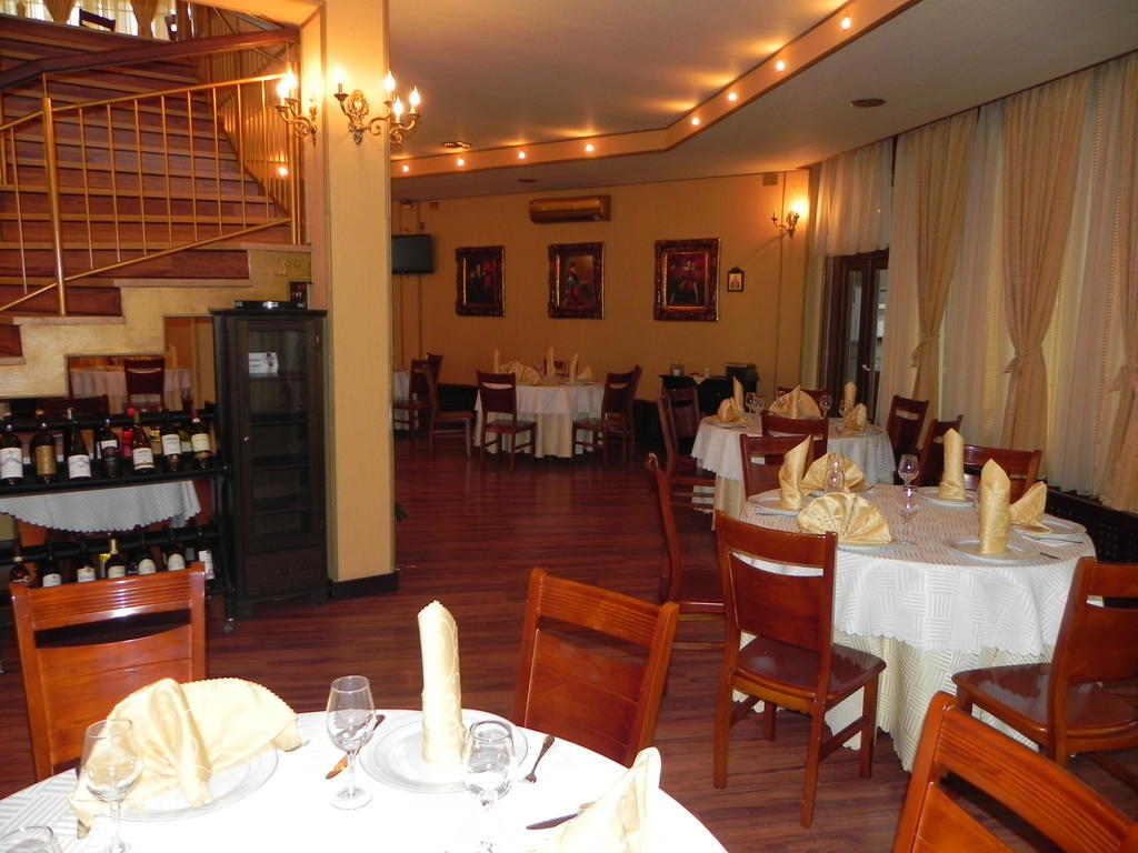 Hestia Hotel Calarasi  Bagian luar foto