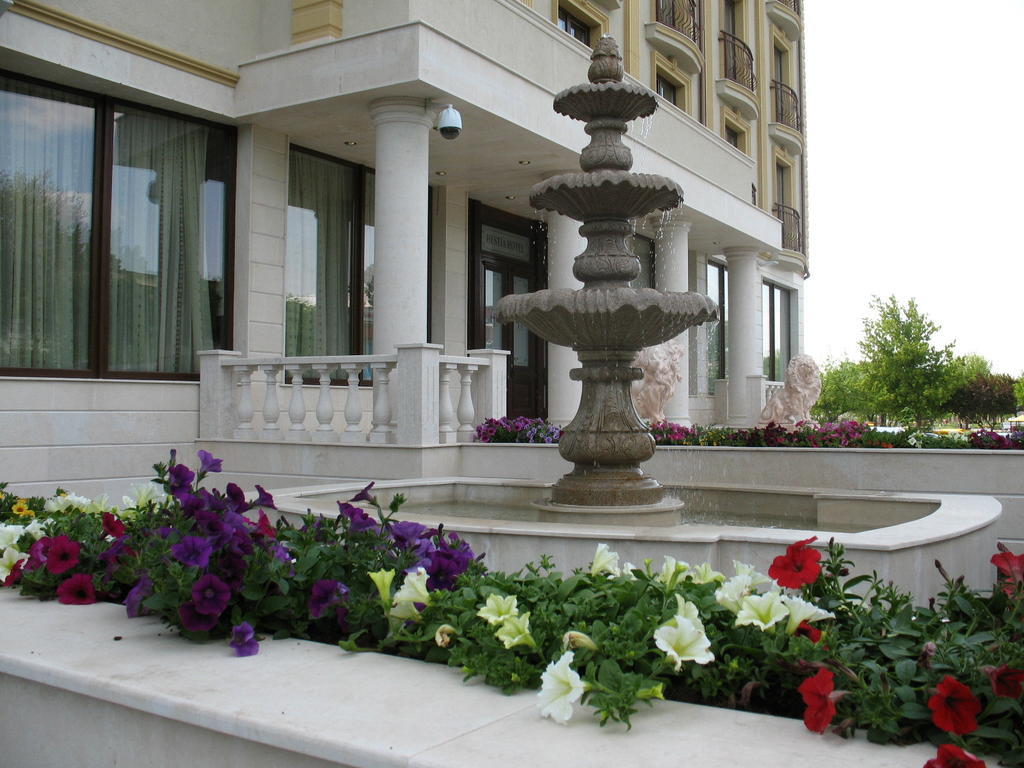 Hestia Hotel Calarasi  Bagian luar foto